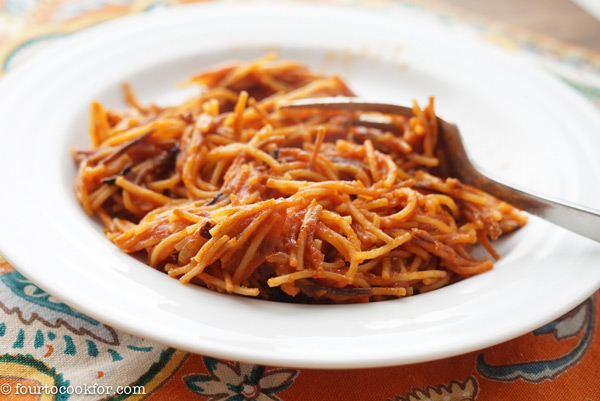 https://www.fourtocookfor.com/wp-content/uploads/2015/01/fideos-6.jpg