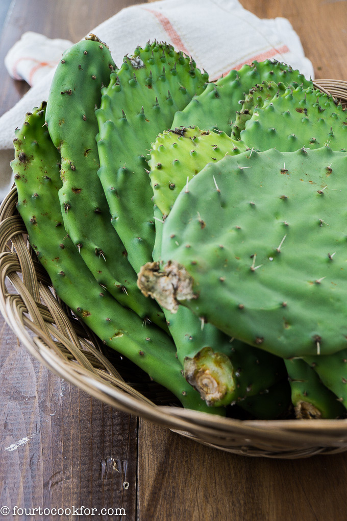 How to peel and cook nopales, the prickly pear cactus